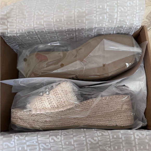 NWT Steve Madden Platform Rhinestone Sandals - Picture 4 of 5